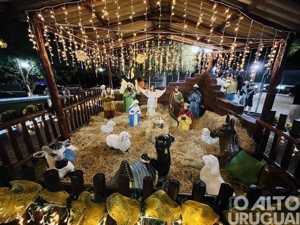 “Um Show de Natal” é aberto em Novo Tiradentes com luzes, música e inauguração da imagem do Cristo