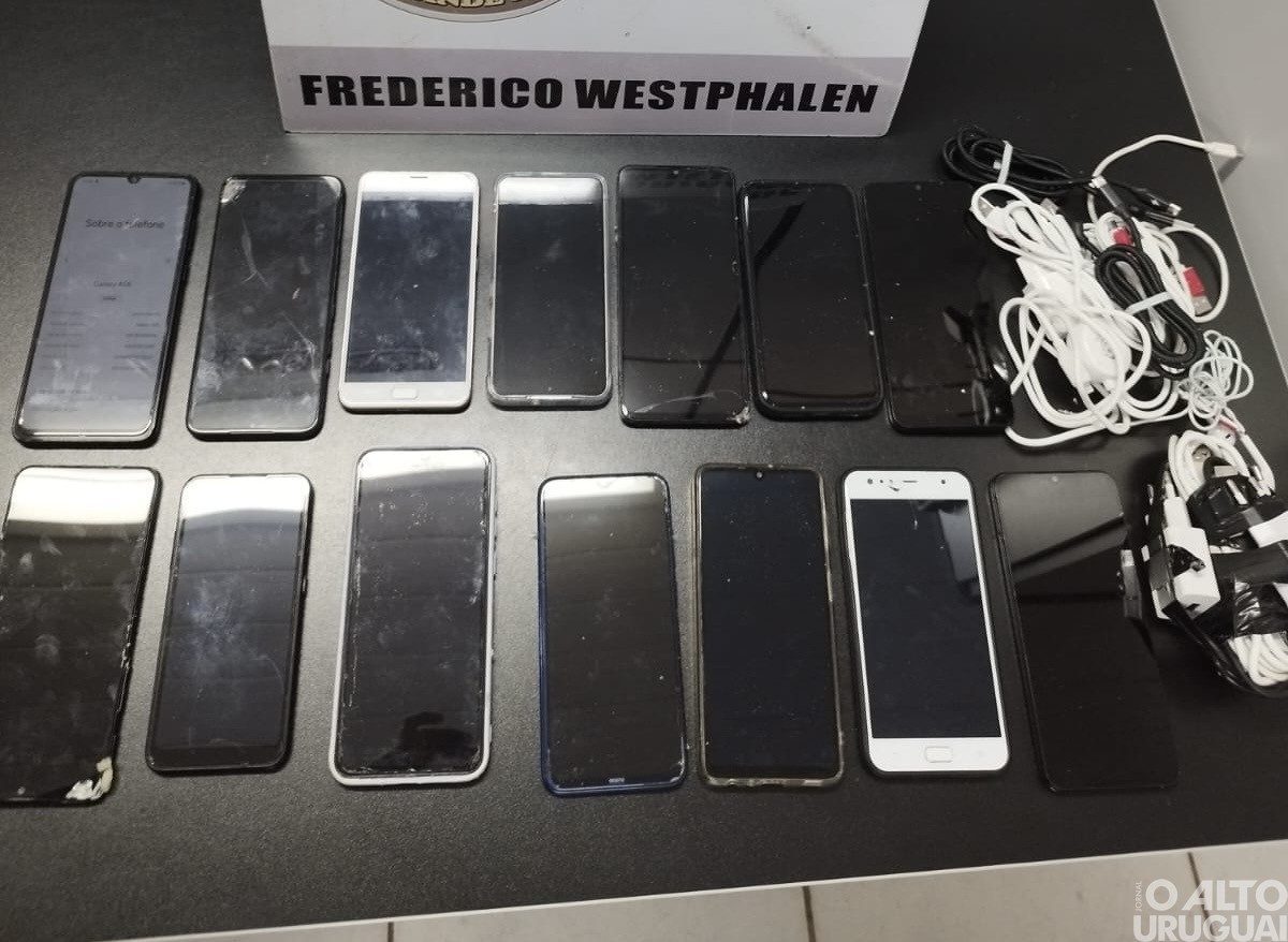 Homem é preso ao tentar arremessar celulares e acessórios para dentro de presídio em FW