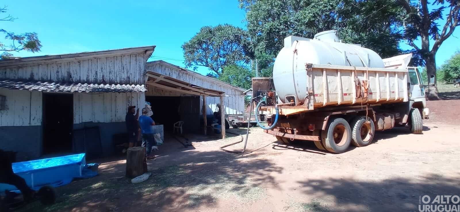 Administração de Palmeira das Missões está entregando mais de 50 mil litros de água para comunidade local
