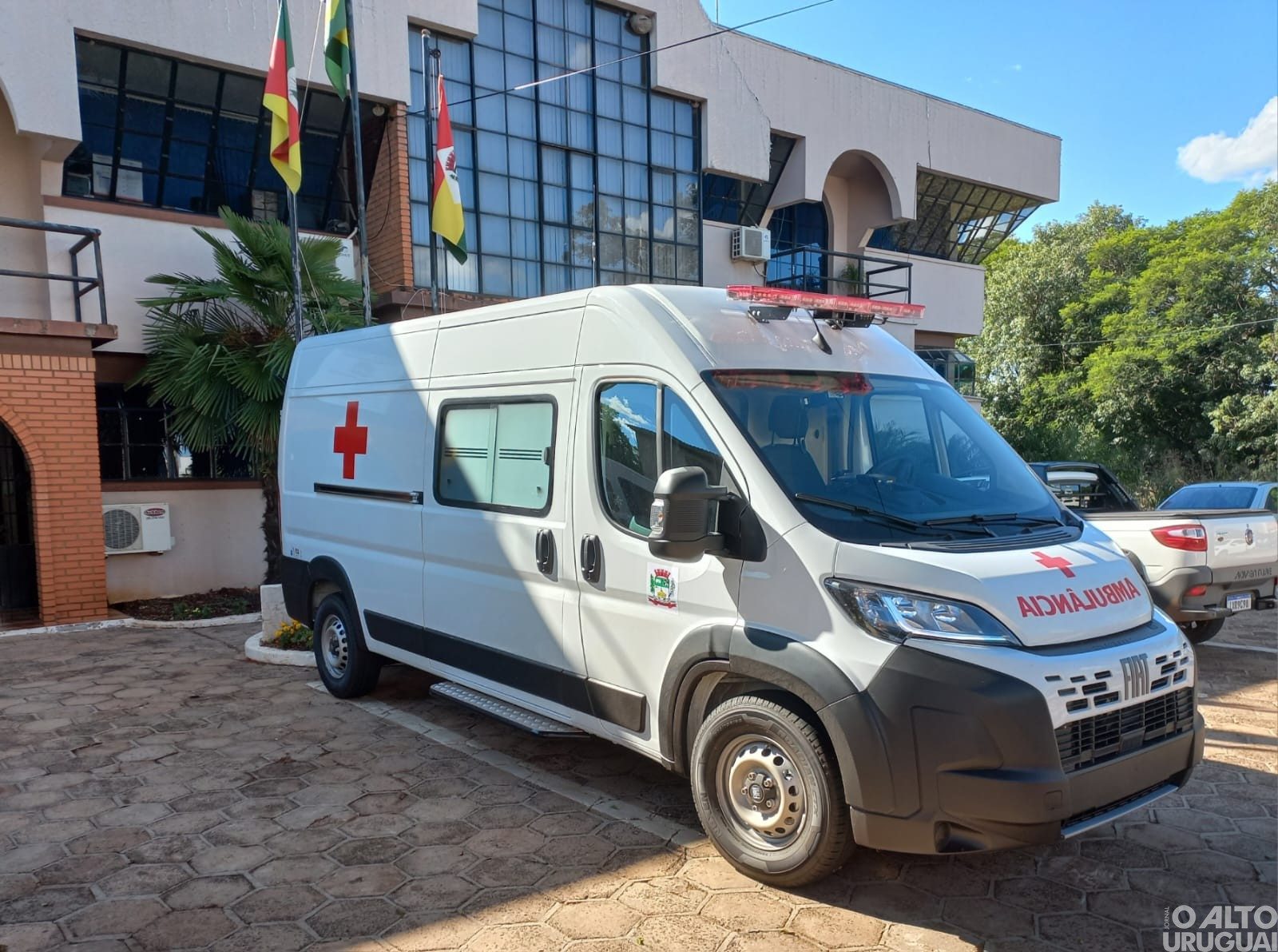 Vista Alegre amplia frota da saúde com nova ambulância
