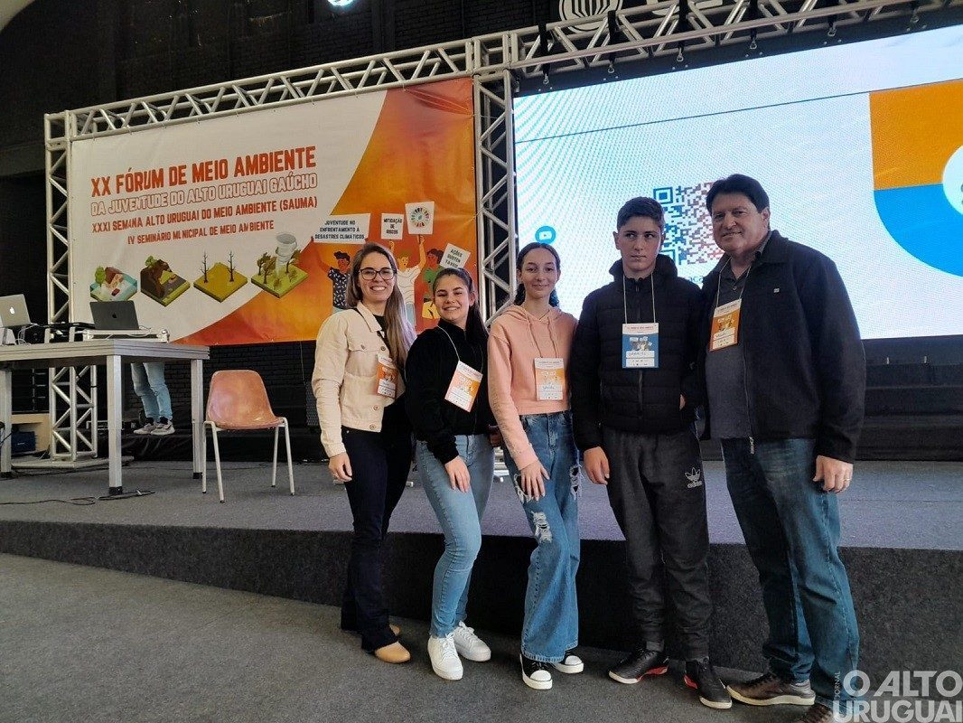 Estudantes de Palmitinho apresentam projeto durante fórum