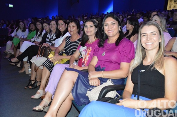 Mais de 800 pessoas participam de palestra com Leila Ama em FW