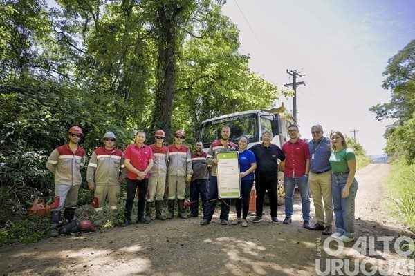 Sicredi Conexão entrega 10º prêmio do Seguro de Vida a associado de Rodeio Bonito