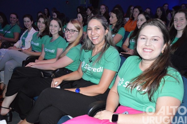 Mais de 800 pessoas participam de palestra com Leila Ama em FW