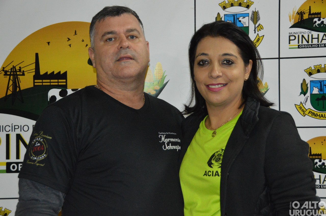 Centenas de pessoas participam da 19ª Festa do Leitão