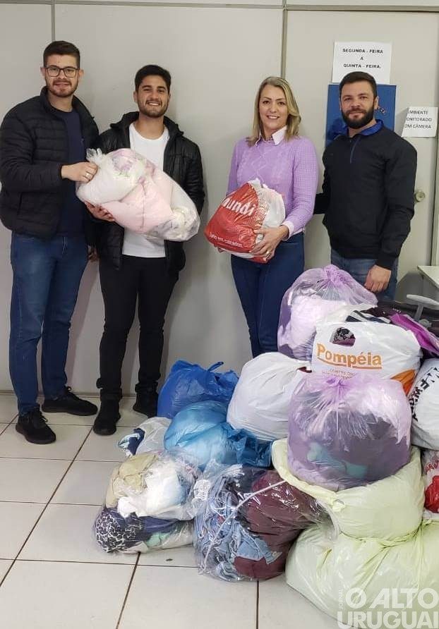 Vereadores de FW entregam doações de Campanha do Agasalho para Assistência Social