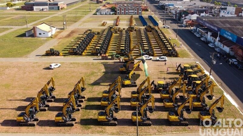 Municípios da região recebem máquinas e equipamentos agrícolas