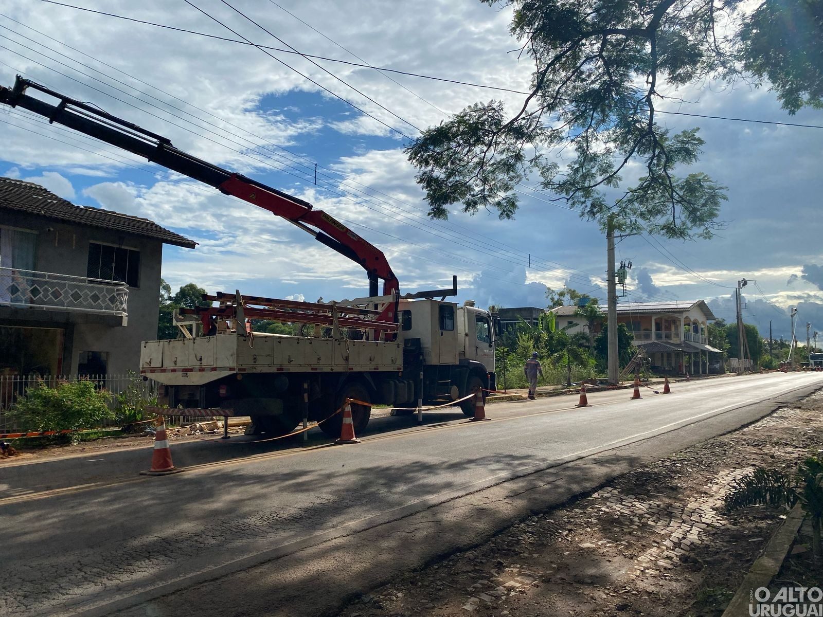 Troca de postes altera trânsito na RSC-472