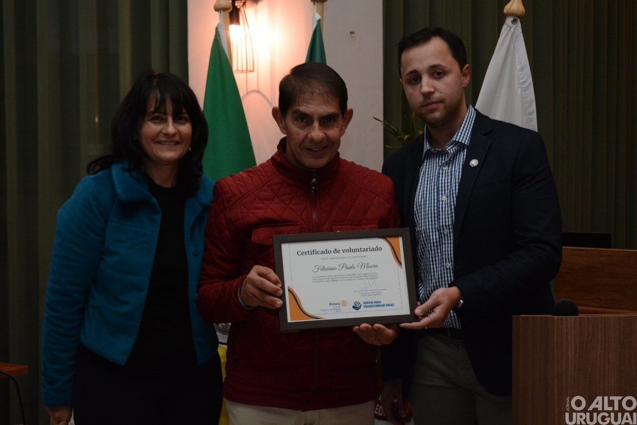 Rotary Barril entrega certificado de voluntariado para companheiros em FW