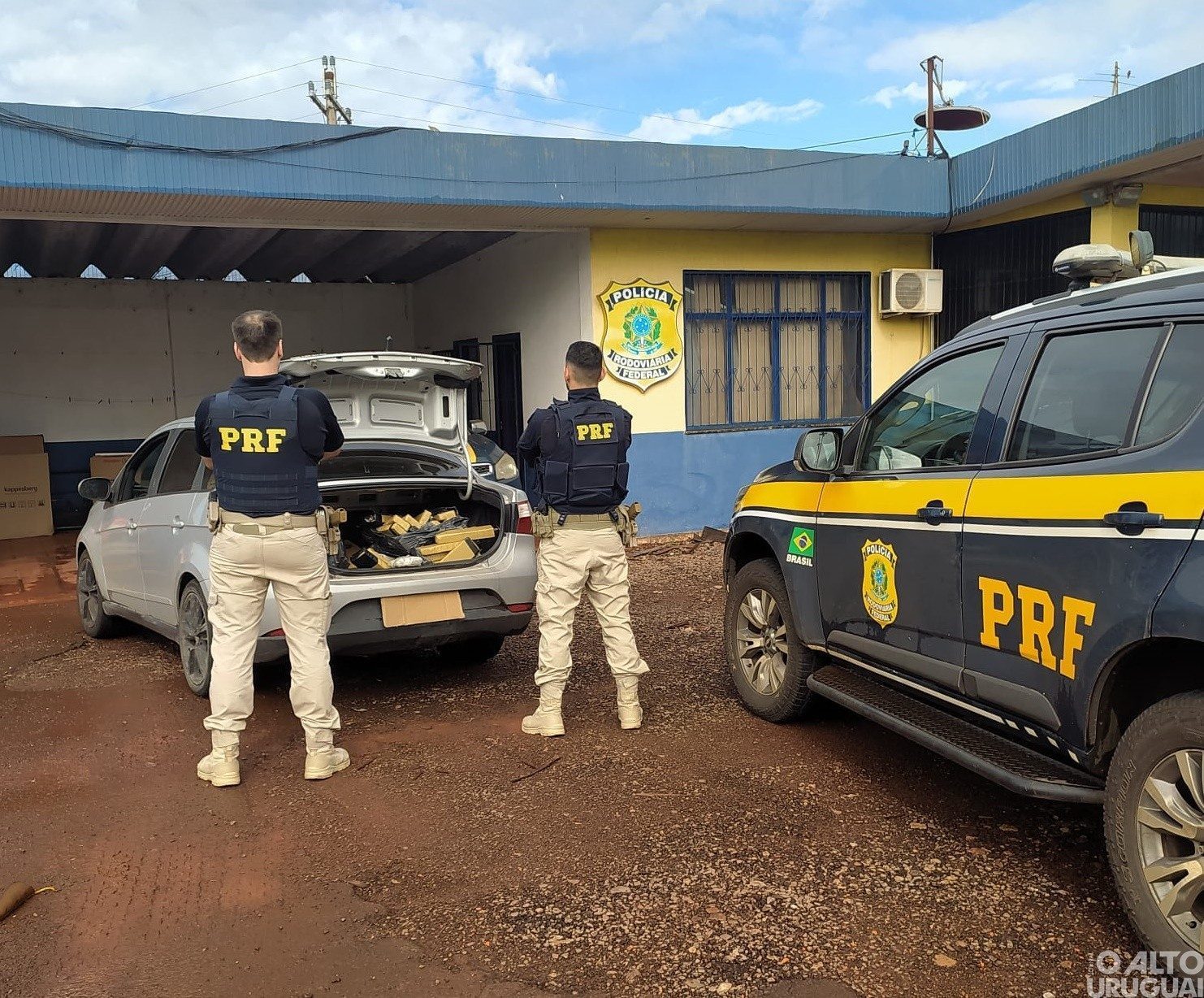 PRF prende mulher transportando mais de 100 quilos de maconha em Seberi