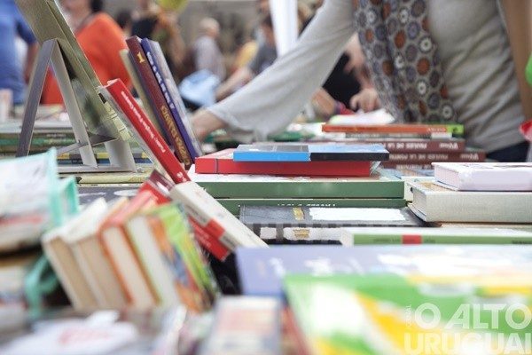 Feira do Livro segue até sexta-feira em Planalto
