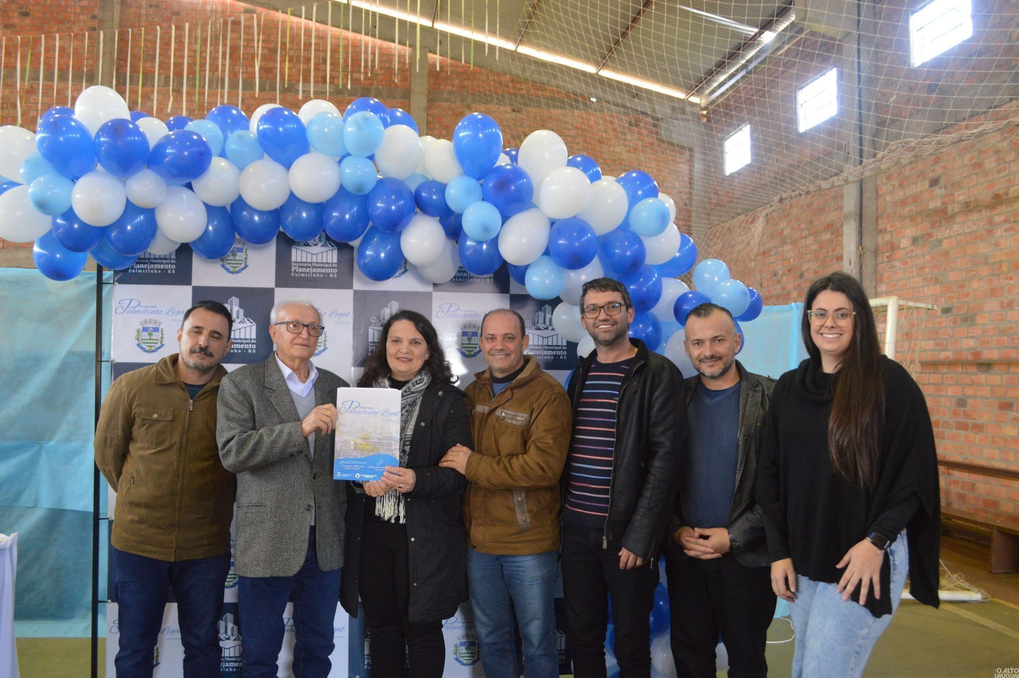 Executivo de Palmitinho entrega 45 imóveis