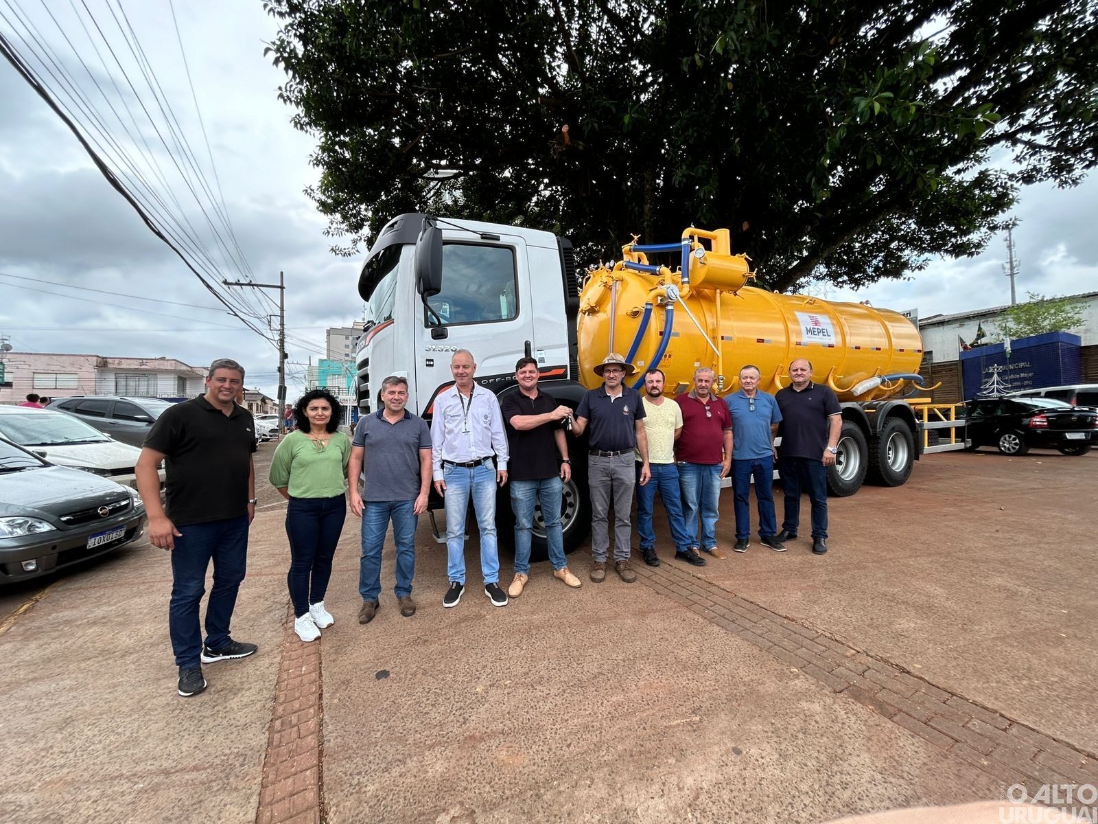 Caminhão-tanque para recolhimento de dejetos é entregue em Seberi