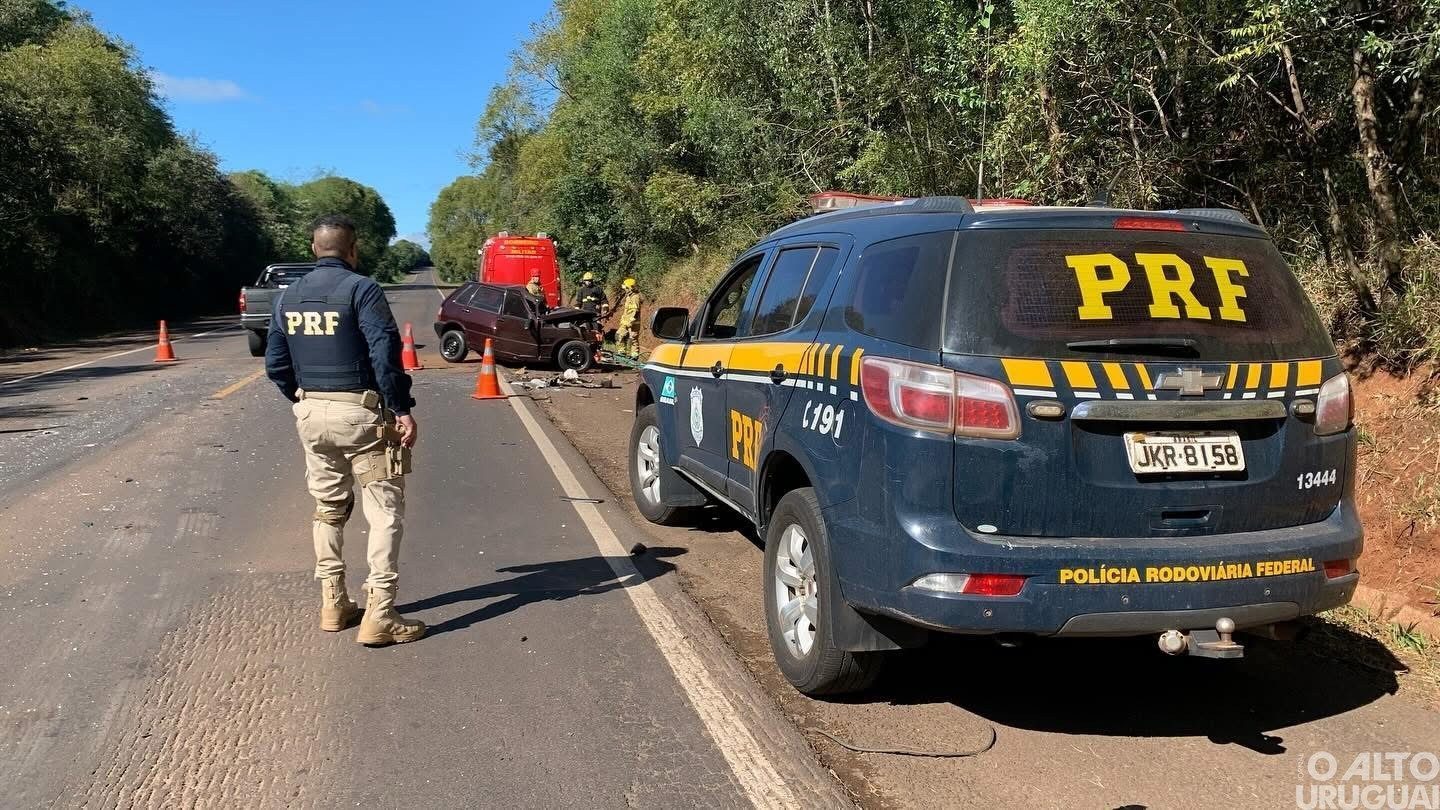 Colisão frontal deixa motorista preso nas ferragens em Seberi