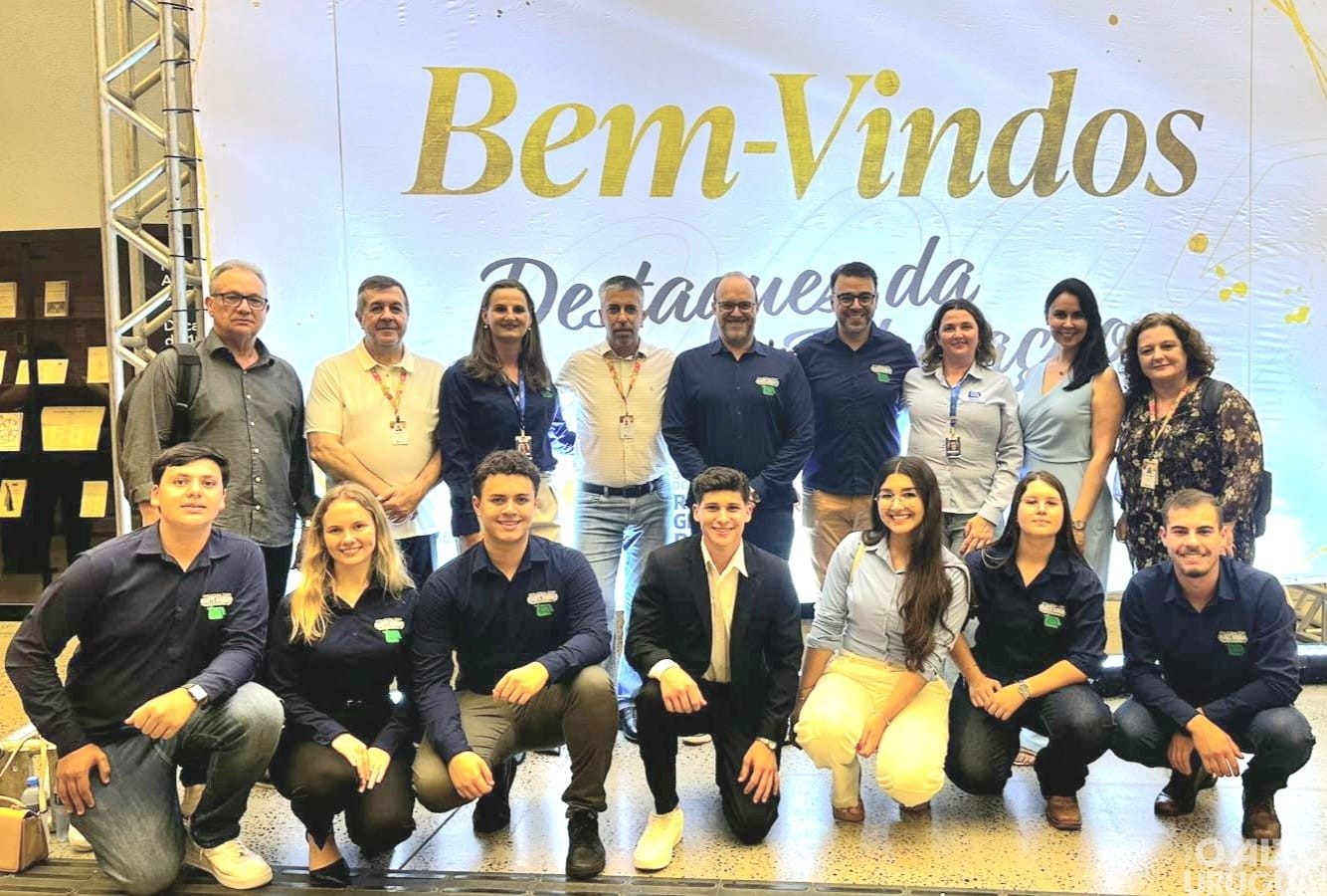 20ª CRE recebe homenagens no evento Destaques da Educação de 2025