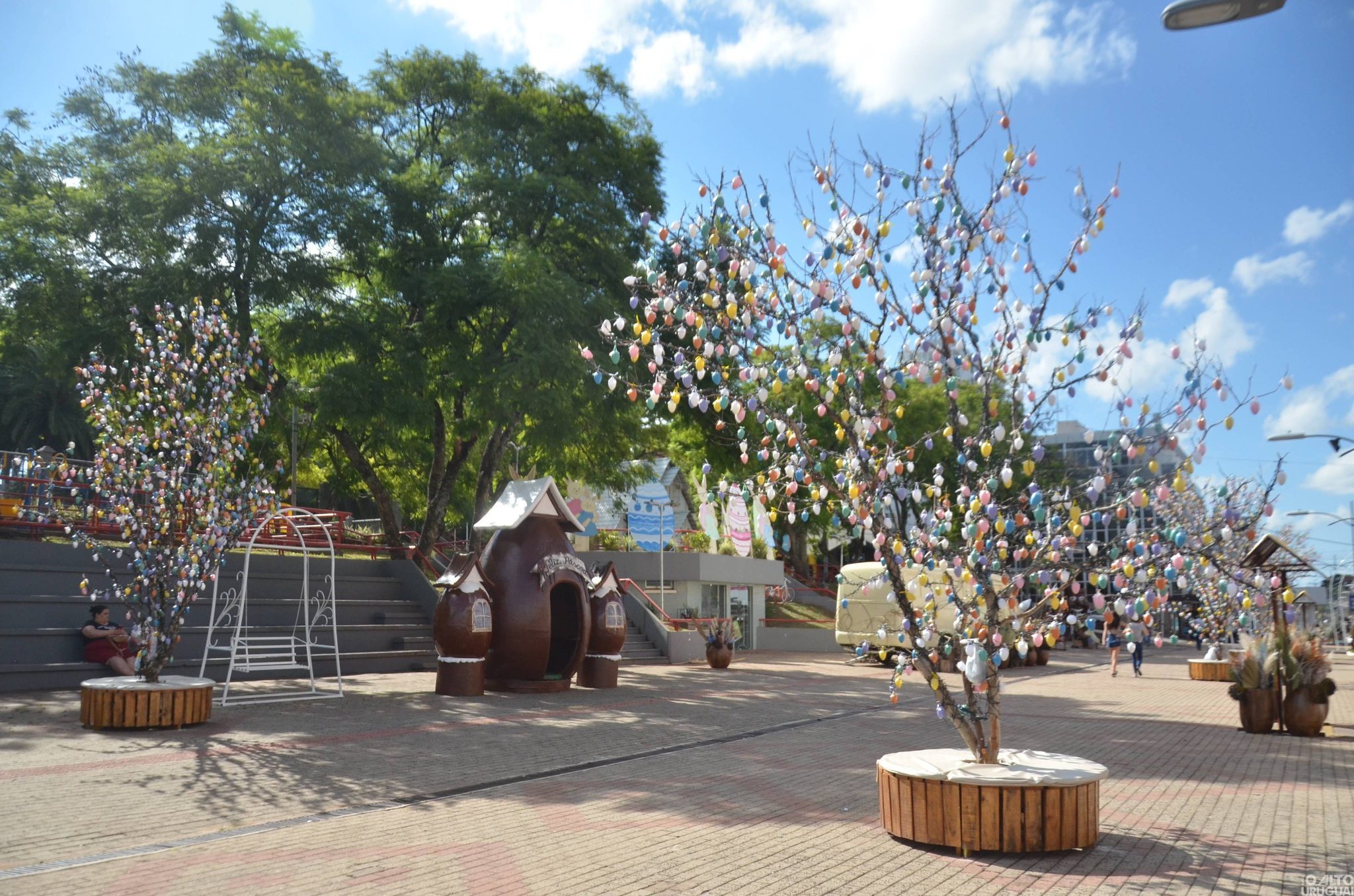 Inicia a instalação das ornamentações de Páscoa em FW