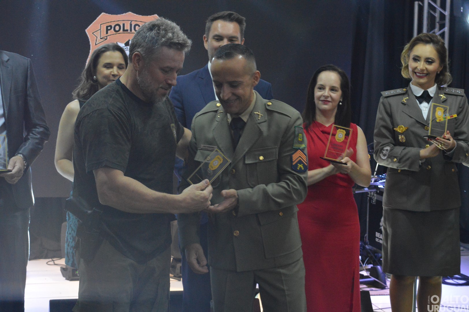 Baile Golden Night homenageia parceiros da Polícia Civil
