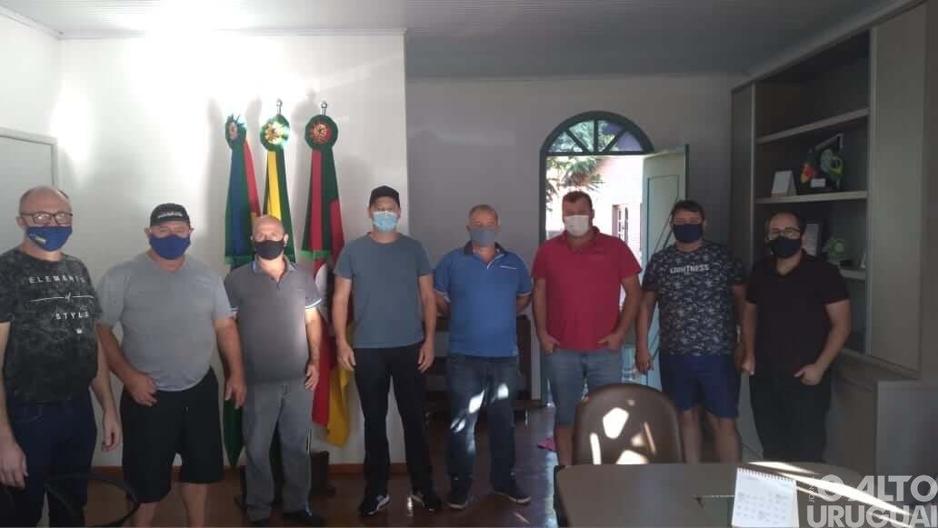 Proprietários de cerâmicas participam de encontro com o Executivo