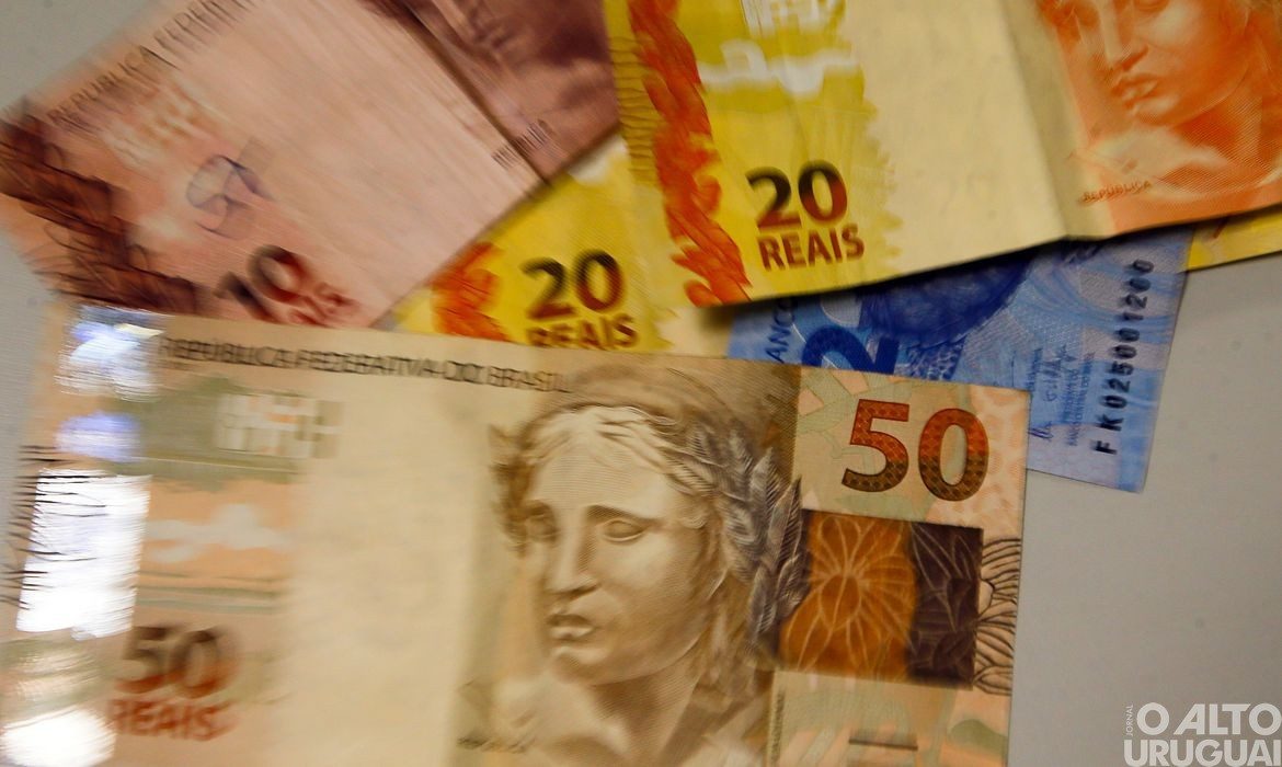 Saiba quem pode sacar abono salarial a partir de quarta-feira