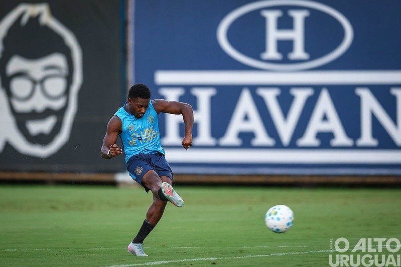 Grêmio recebe o Vitória mirando a parte de cima da tabela