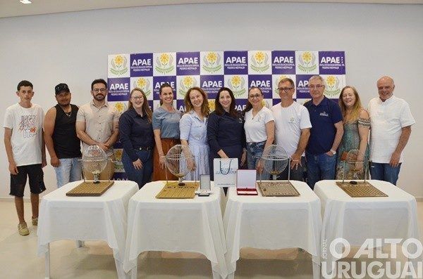Fernanda Stefanelo e Dorildes Milani são sorteadas na ação da Apae