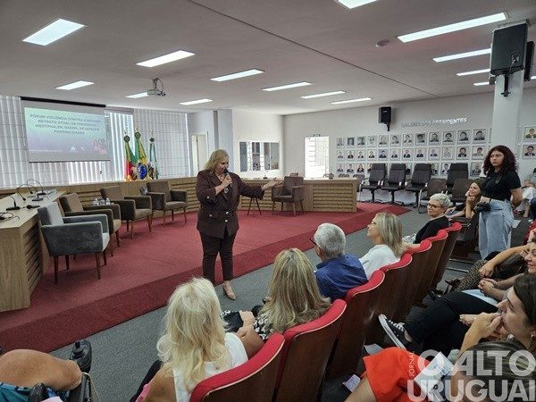 Presidência da Câmara e Procuradoria da Mulher de FW promovem fórum na Câmara