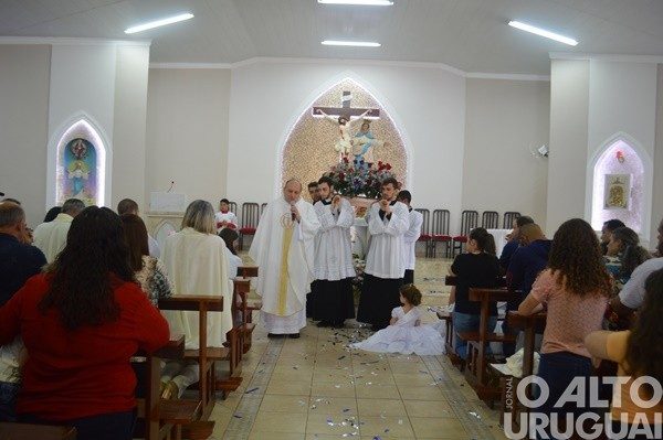 Jardim Primavera celebra Nossa Senhora Medianeira