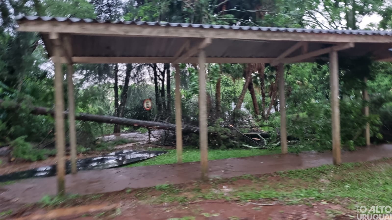 Temporal causa estragos no campus do IFFar em FW