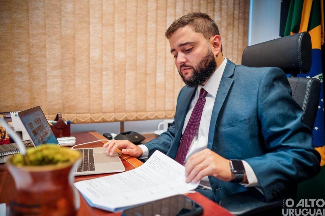Presidente da ALRS assume cargo de governador