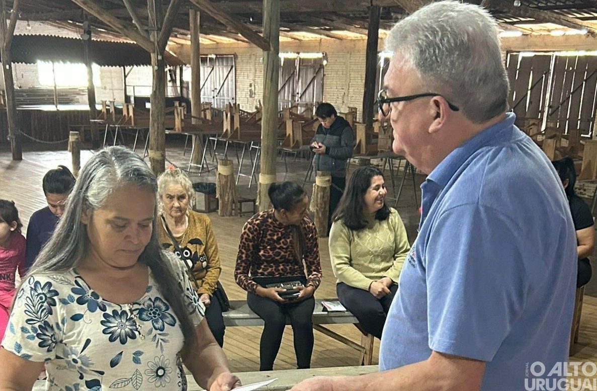 Entrega de escrituras beneficia 20 famílias no Bairro Pró-Morar de Planalto