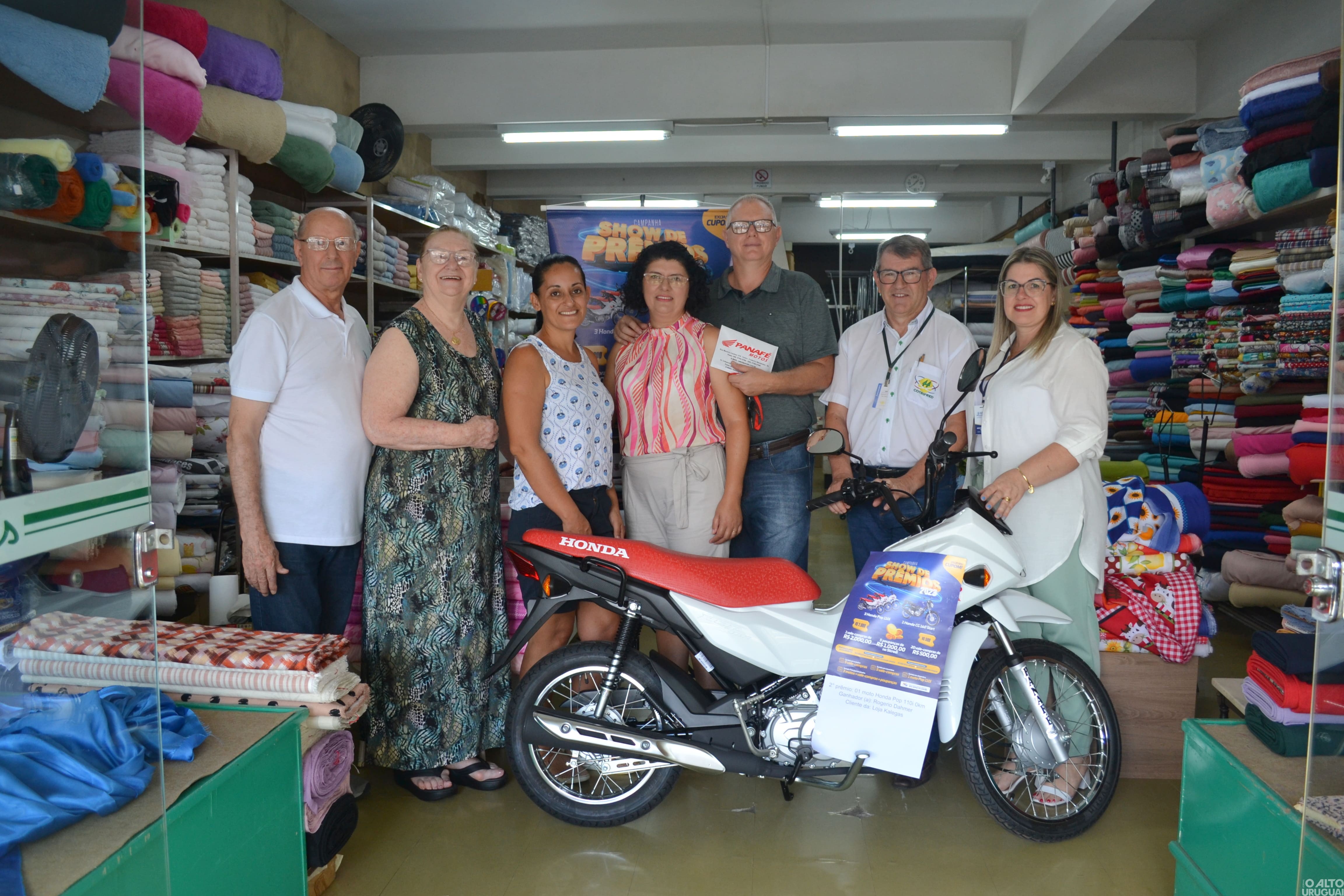 Motos sorteadas na Show de Prêmios são entregues aos ganhadores