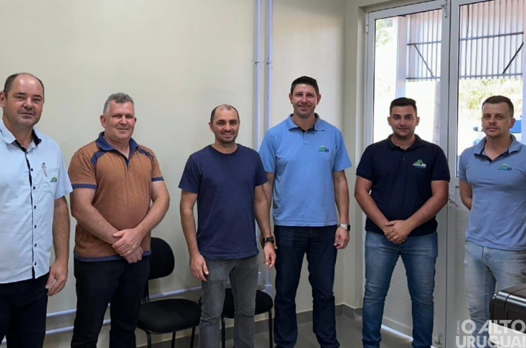 Prefeito de Alpestre visita armazém da Cooper A1 e acompanha estrutura da unidade