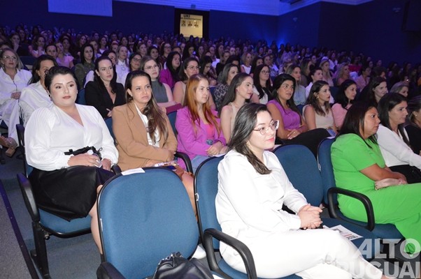 Mais de 800 pessoas participam de palestra com Leila Ama em FW