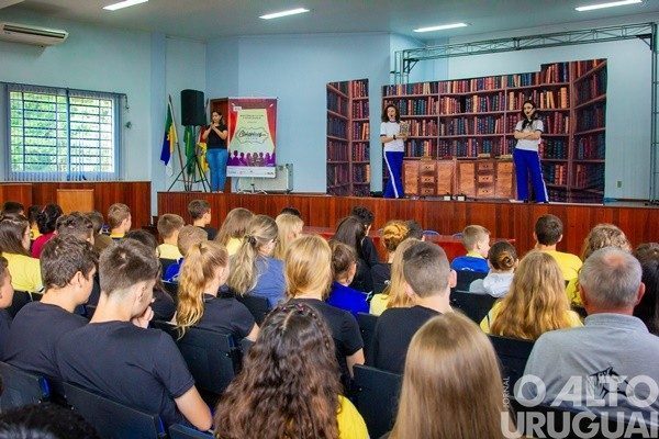 Em Alpestre, peça “Clássicos em Cena” enalte literatura brasileira e benefícios da leitura