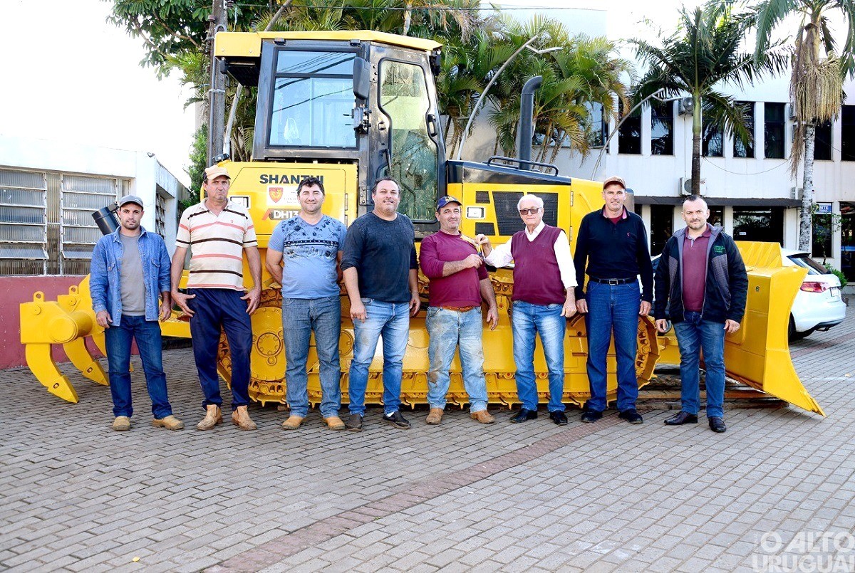 "Nossos colonos e motoristas contribuindo para o desenvolvimento de Palmitinho"
