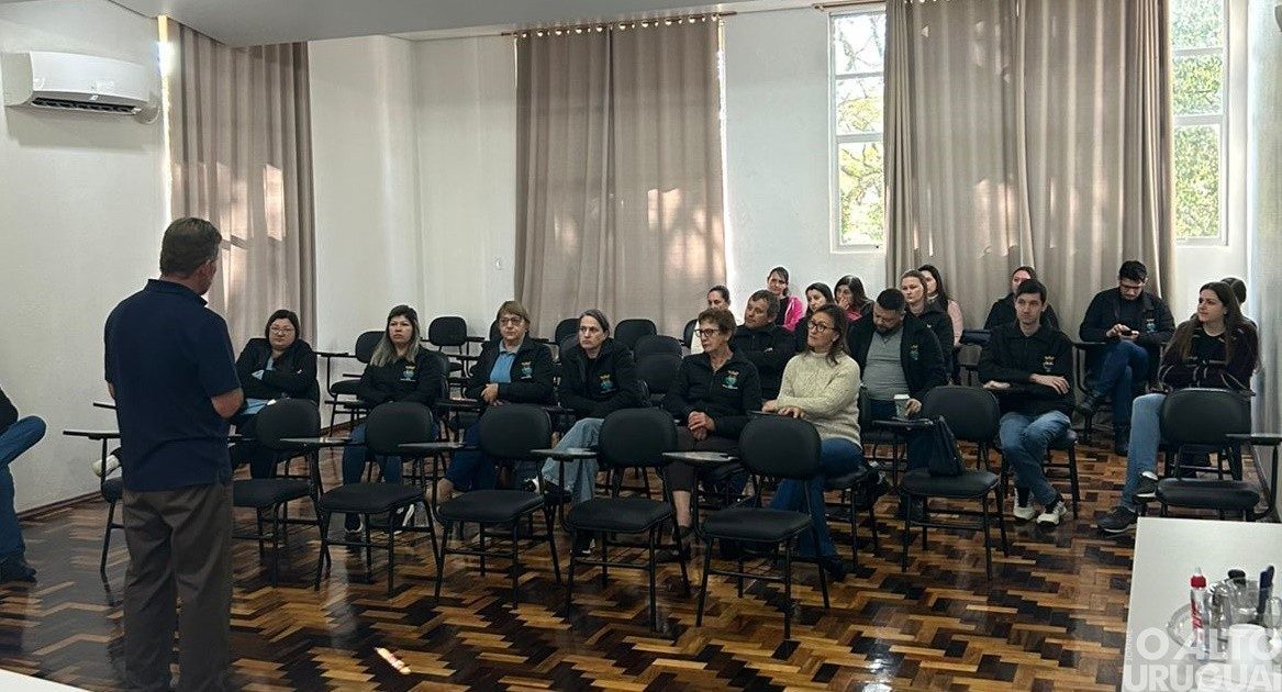 Agentes de Saúde de Planalto participam de palestra sobre prevenção da dengue