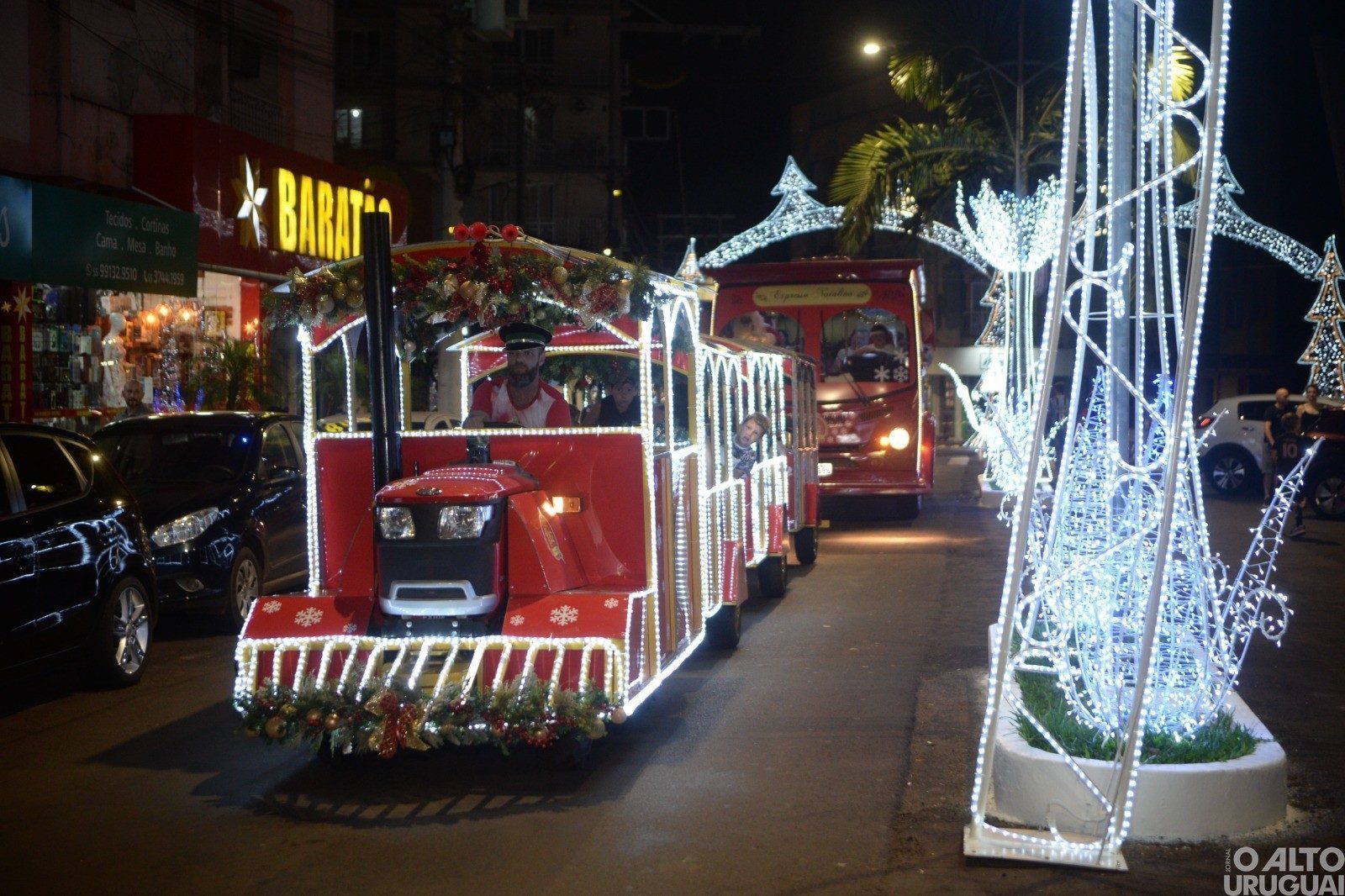Ônibus Expresso Natalino e Trenzinho fazem parte do Frederico em luz 2024