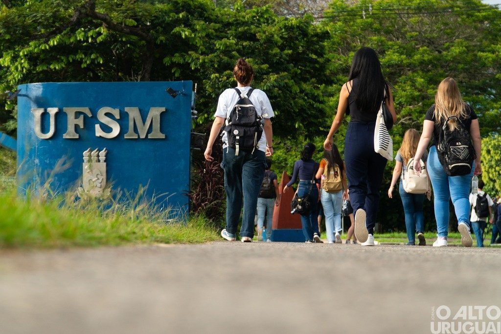 UFSM abre edital para ingresso e reingresso