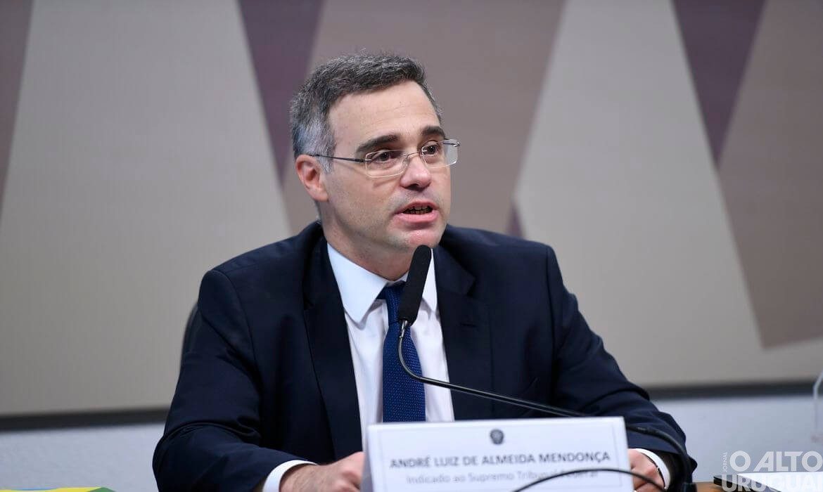 Ministro André Mendonça pede vista ao projeto