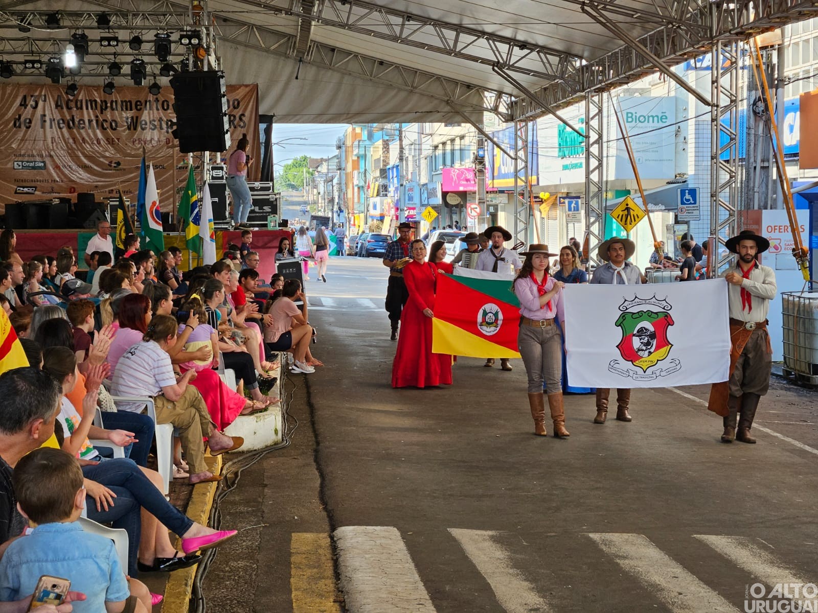 Desfile Farroupilha encerra programação em FW