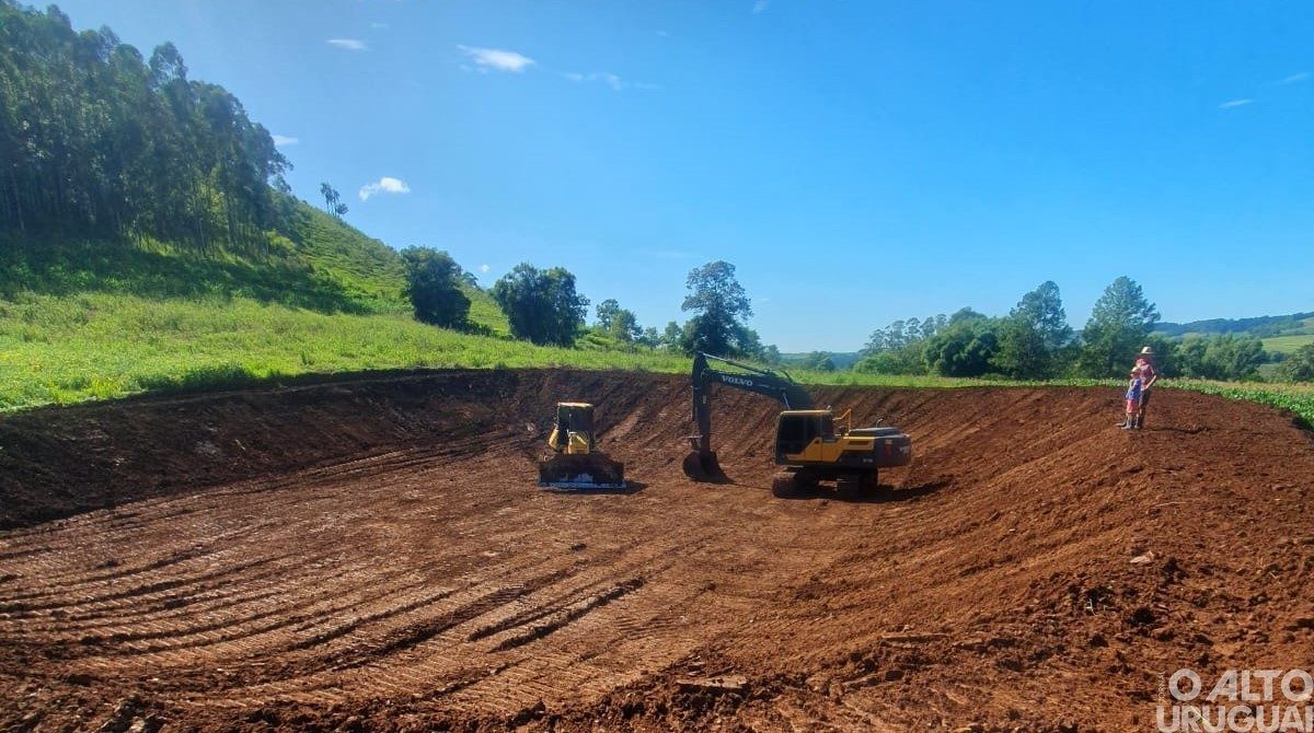 Secretaria de Agricultura de FW realiza escavação de microaçudes do Programa Avançar