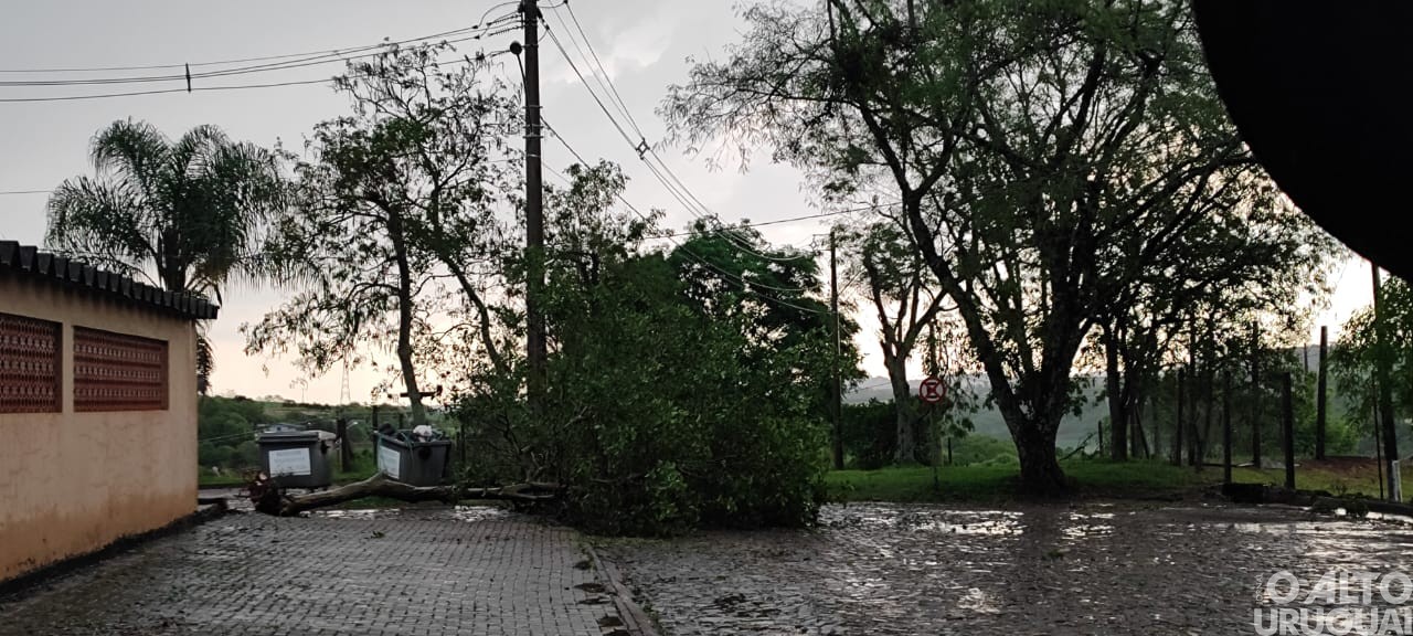Temporal causa estragos no campus do IFFar em FW