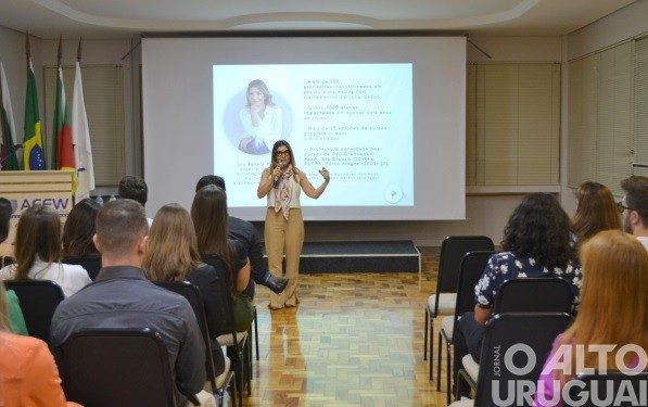 Núcleo C da AEFW realiza palestra sobre gestão e valorização de projetos