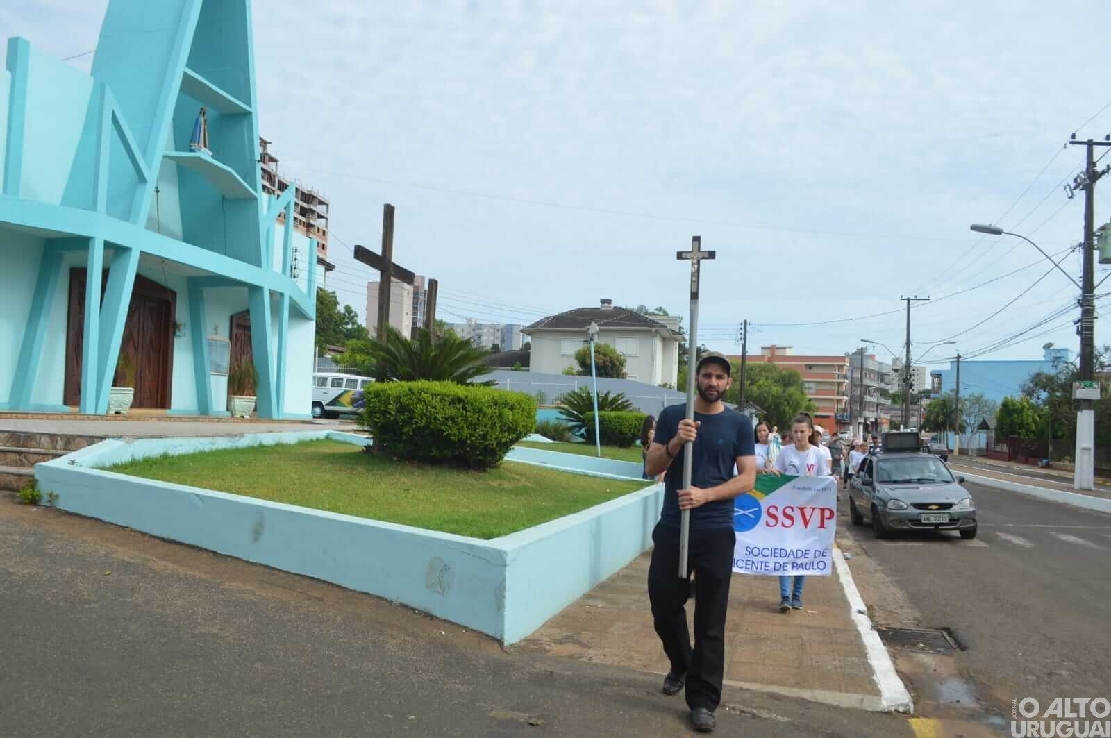 Vicentinos e comunidade da Vila Faguense realizam a 48ª Caminhada do Agradecimento