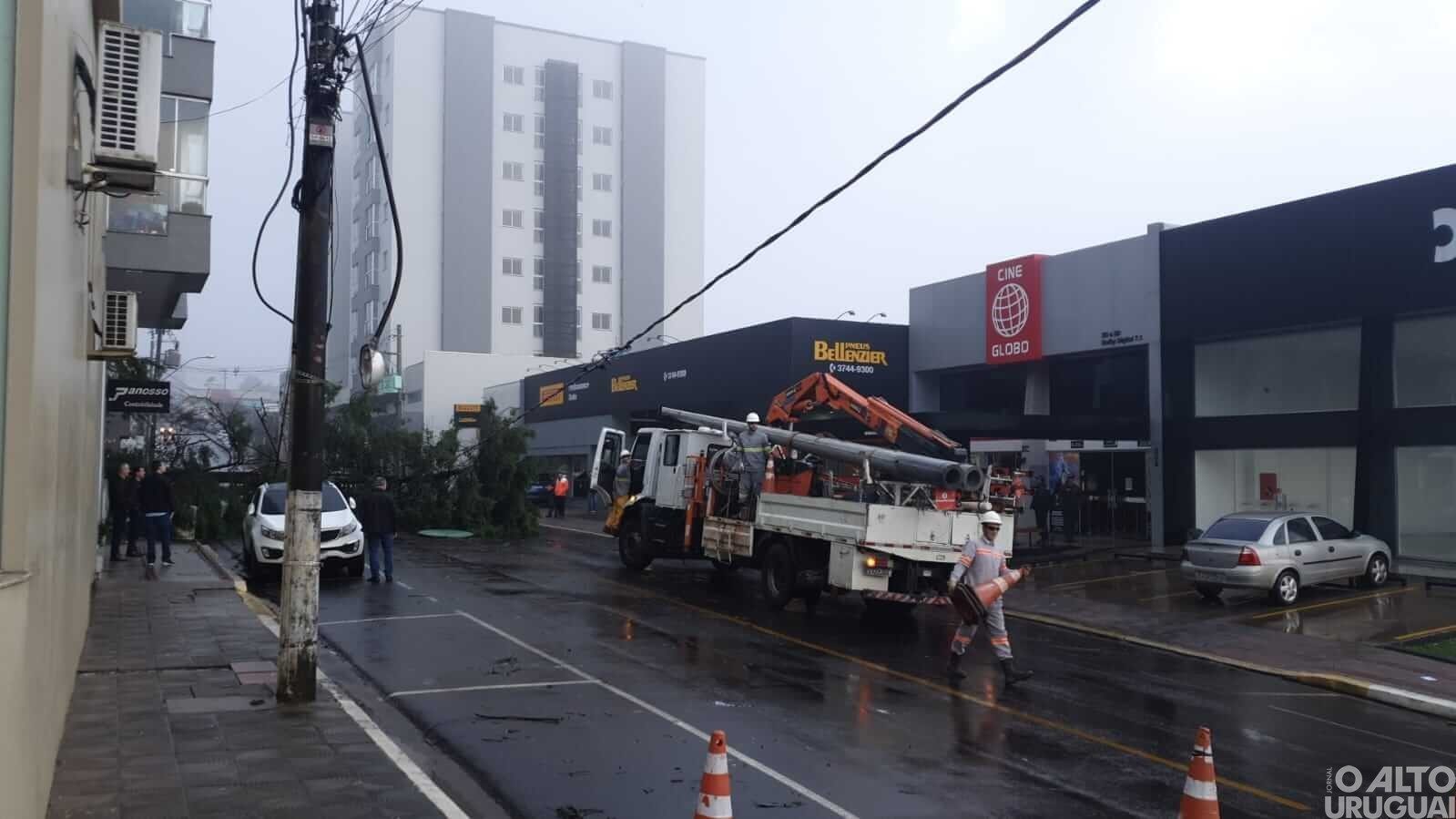 Equipes trabalham em FW para restabelecer serviços após temporal desta terça-feira