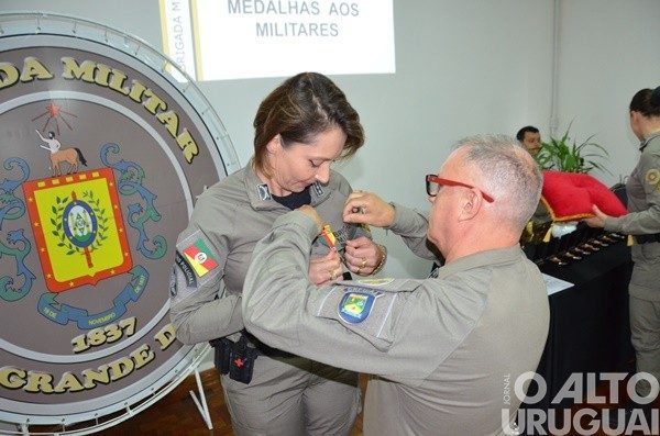 37º BPM entrega Medalhas de Serviço Policial