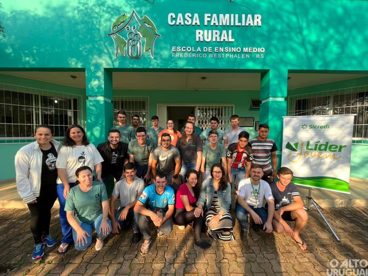 Líder Jovem e Sicredi Mulher tem quase 900 pessoas participando das novas turmas