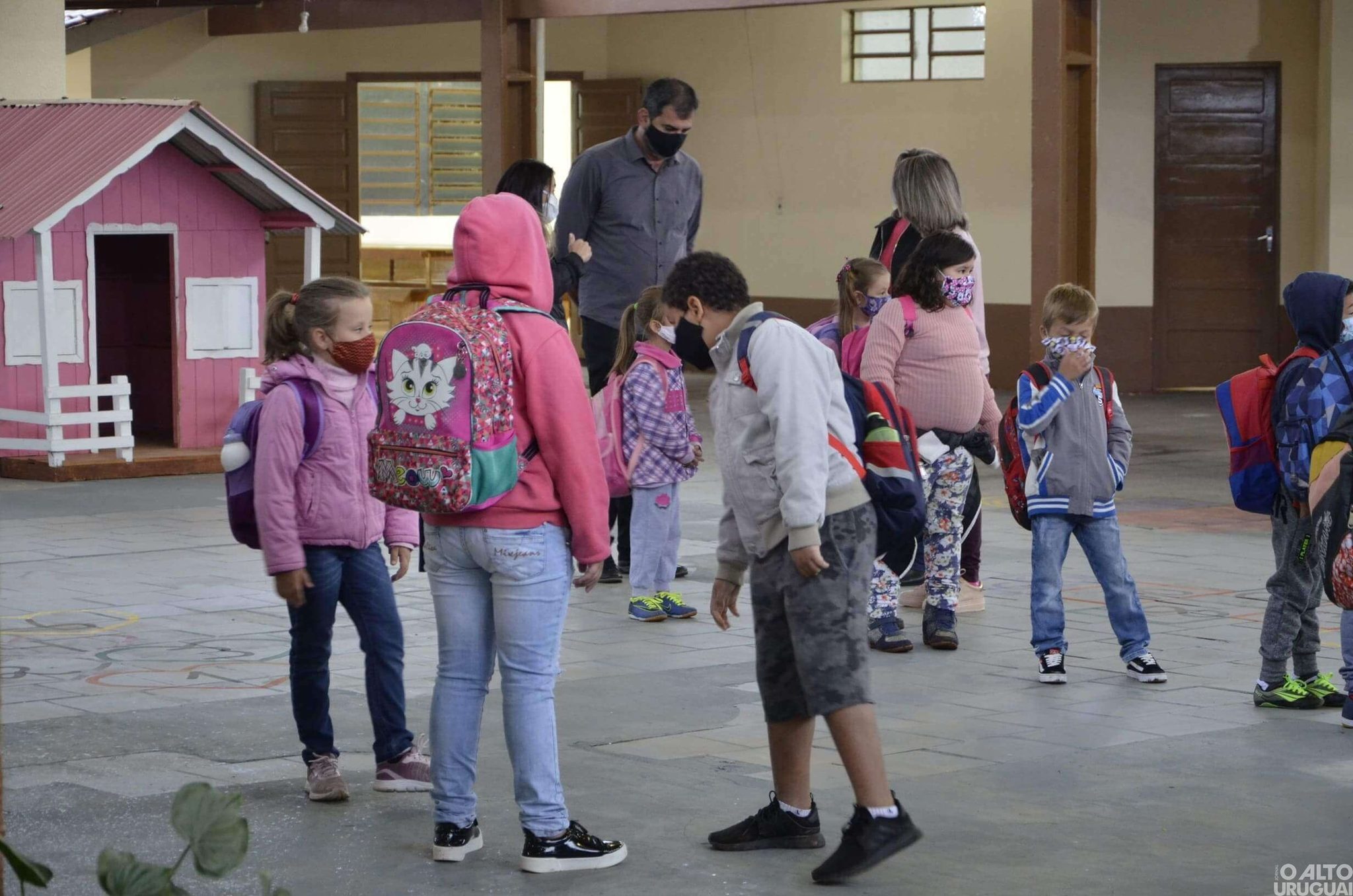 Prefeito em exercício acompanha retomada presencial das aulas em Caiçara