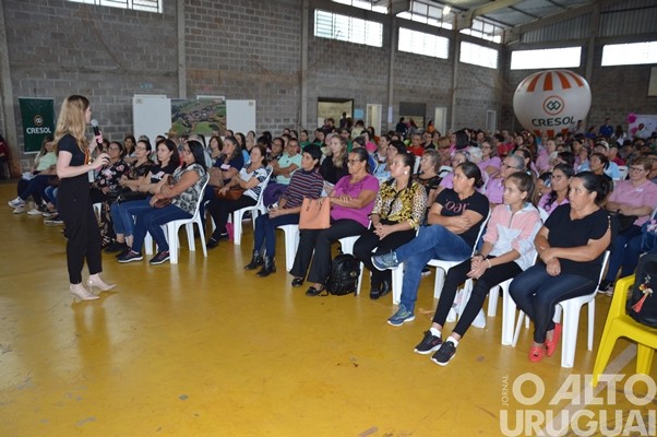 Centenas de mulheres participam de encontro em Jaboticaba