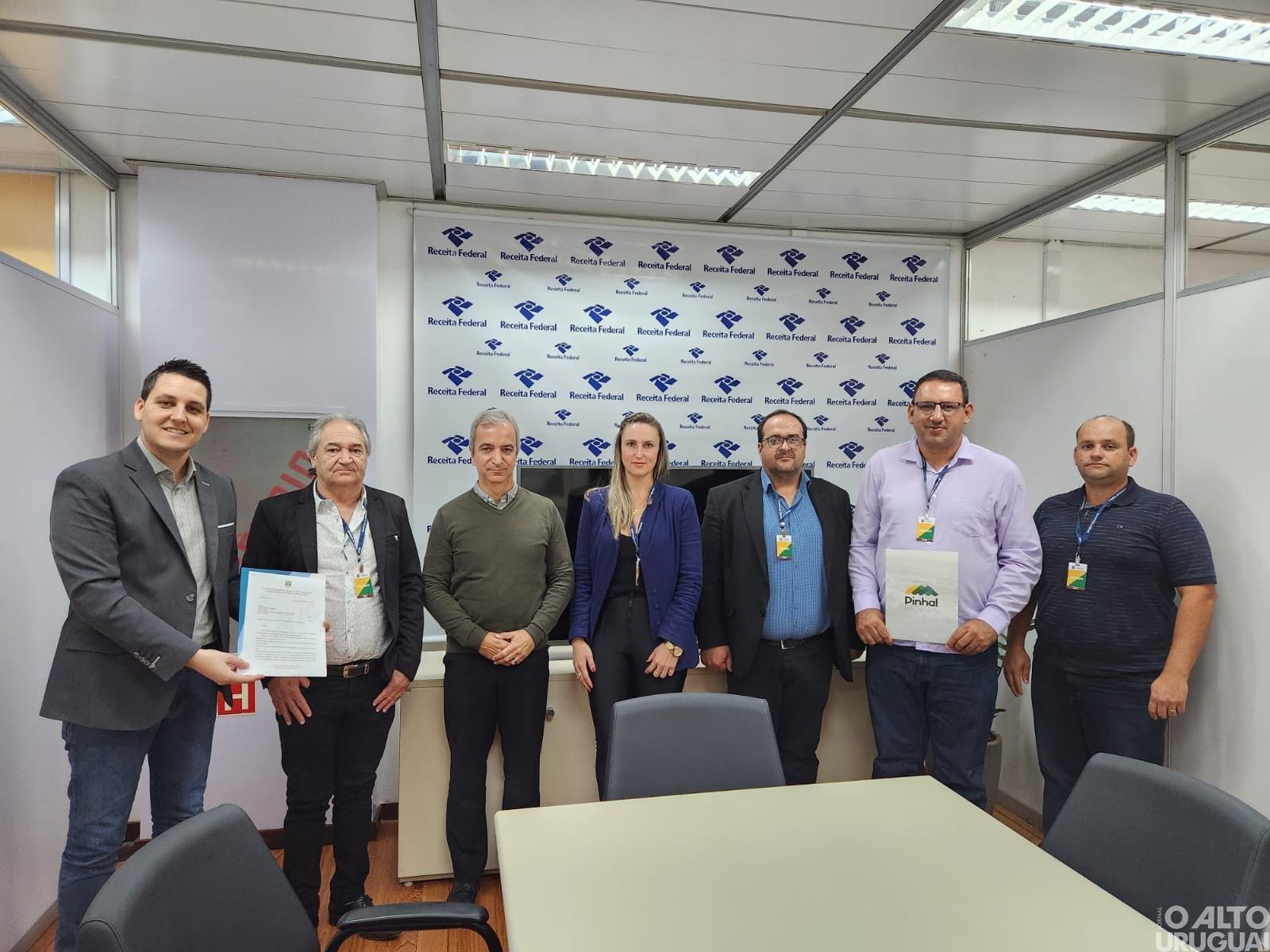 Representantes de Palmitinho participam de reunião com a Receita Federal